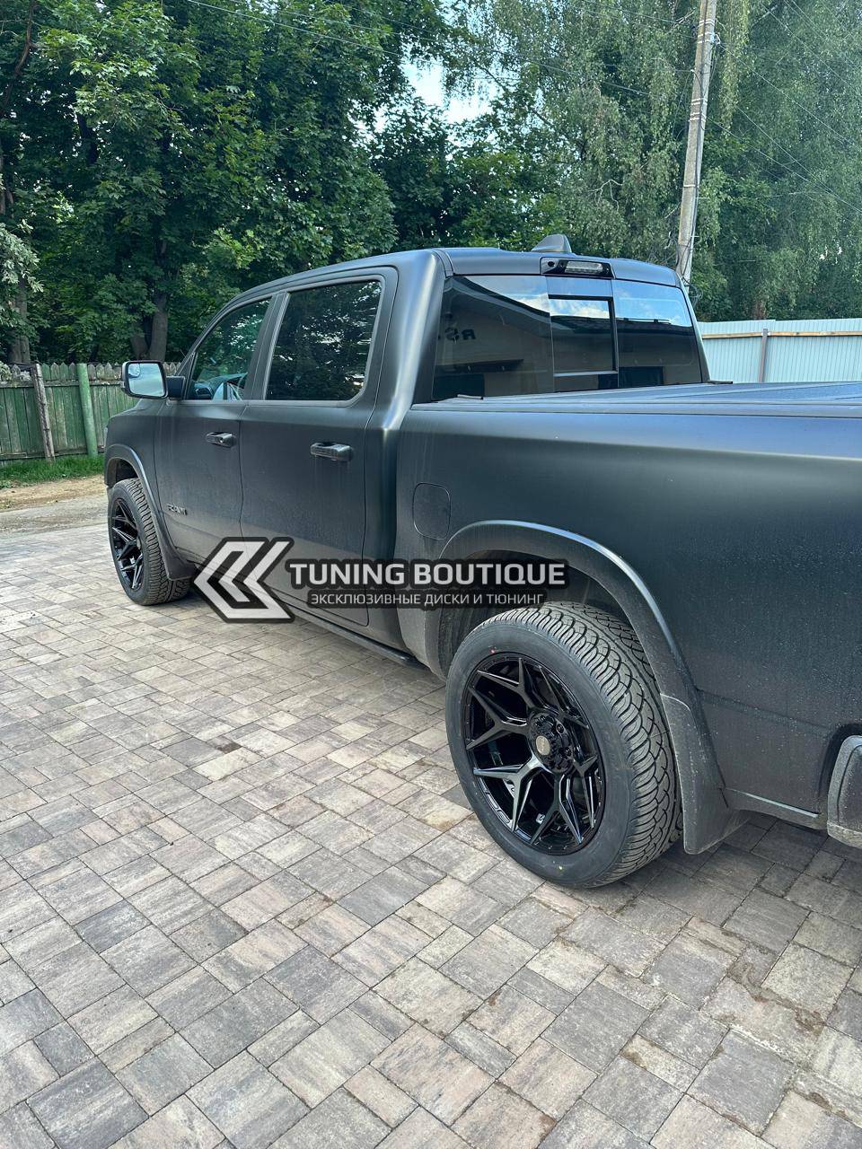 Dodge RAM 1500 на 22" дисках 4PLAY 4P06 фото 3
